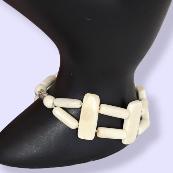 V. Bone Beaded Bracelet - Picture 3 of 7